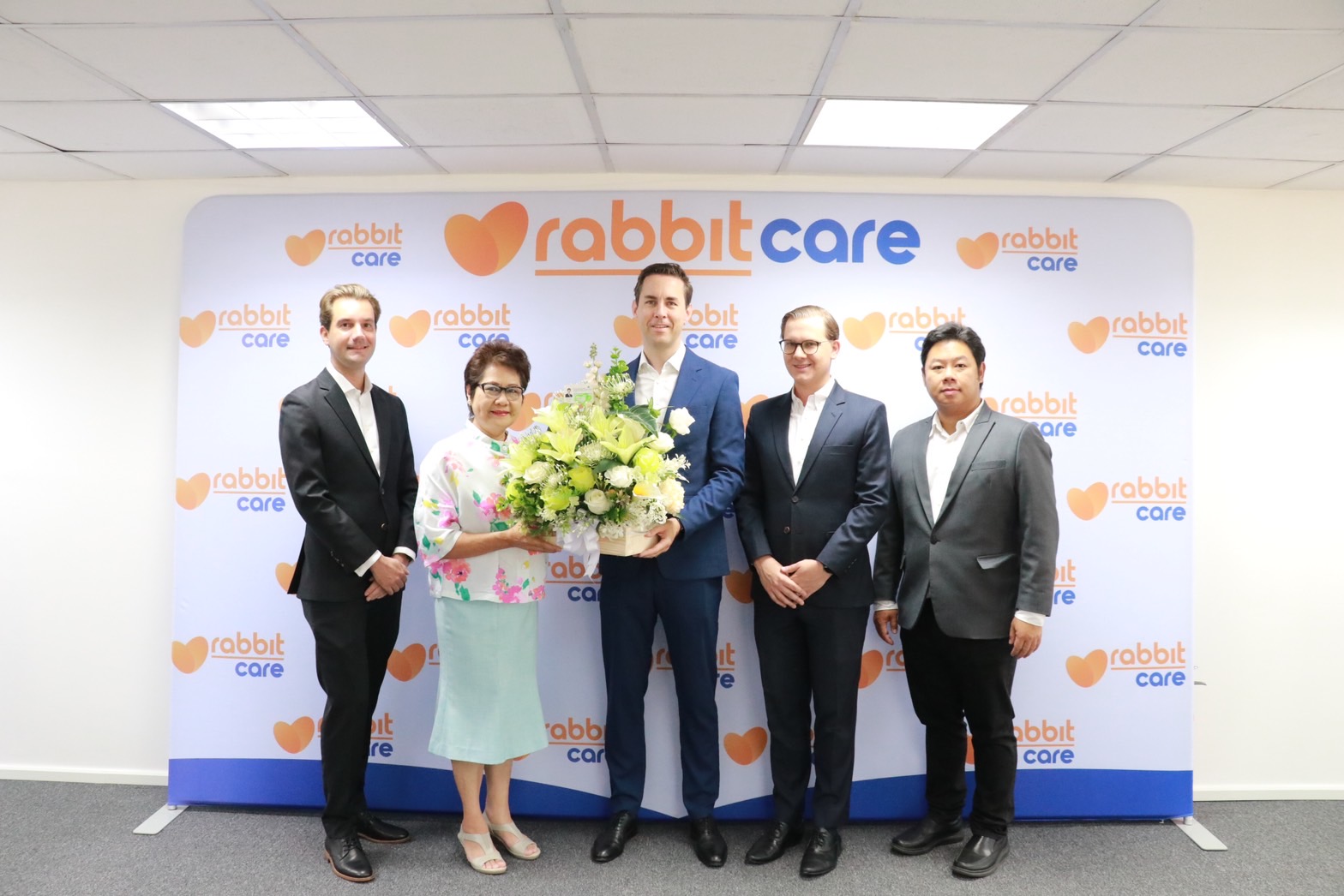 เข้าร่วมงานบุญขึ้นสำนักงานใหม่ บริษัทสมาชิกของสมาคม
